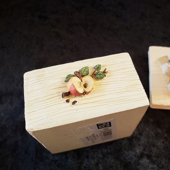 FIGI Apple Basket Trinket box - Picture 5 of 7